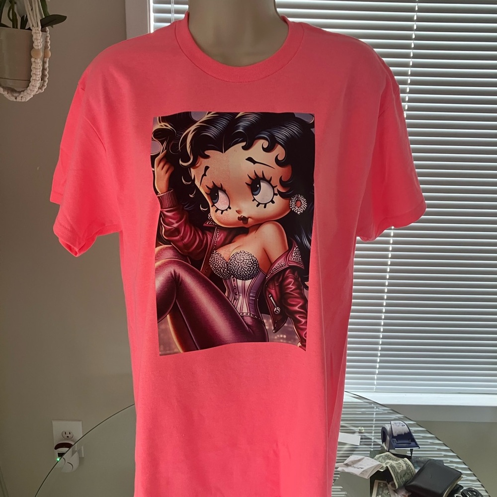 Gildan Pink Short Sleeve Graphic Tee